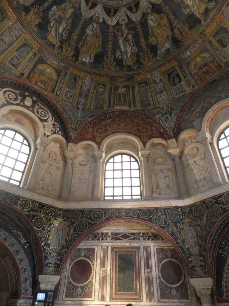 Interior del Baptisterio de los Ortodoxos